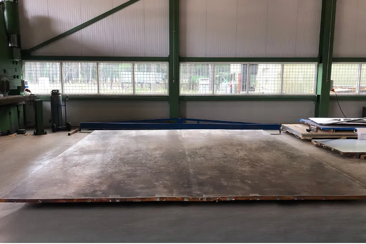 placa revestida por explosión al vacío Placa revestida por explosión al vacío lista tras el proceso de fabricación